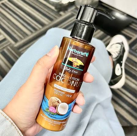 Herborist Body Lotion Coconut, Pelembap Tubuh Wangi Kelapa yang Ramah di Kantong